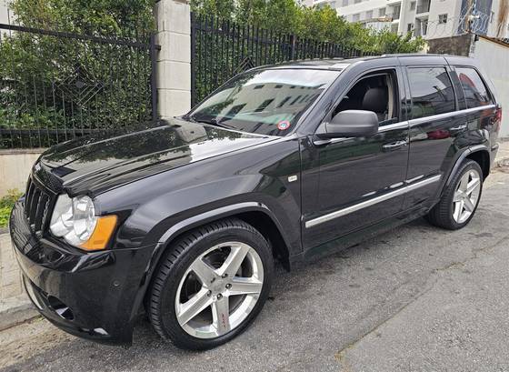 JEEP GRAND CHEROKEE 5.7 OVERLAND HEMI 4X4 V8 16V GASOLINA 4P AUTOMÁTICO